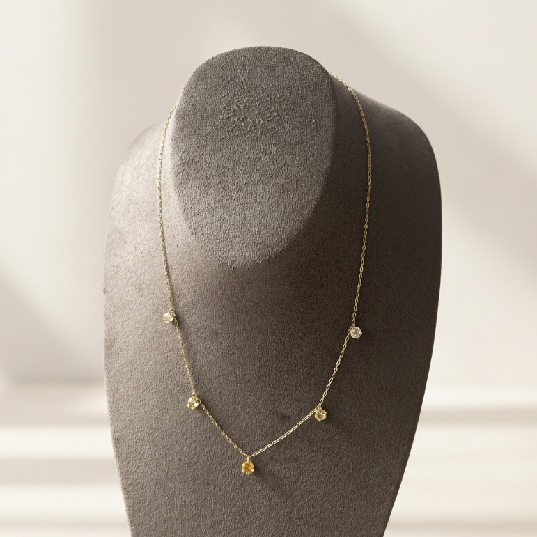 Lumières Dispersées（リュミエール・ディスペルセ）― 散りばめられた天然石のネックレス