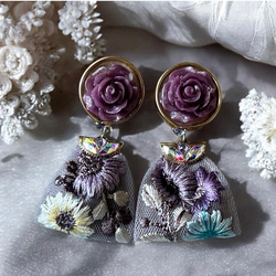 2way/くすみパープルの薔薇×インド刺繍リボン×スワロのアンティークな薫り漂うニュアンスカラー薔薇ピアス・イヤリング 4枚目の画像