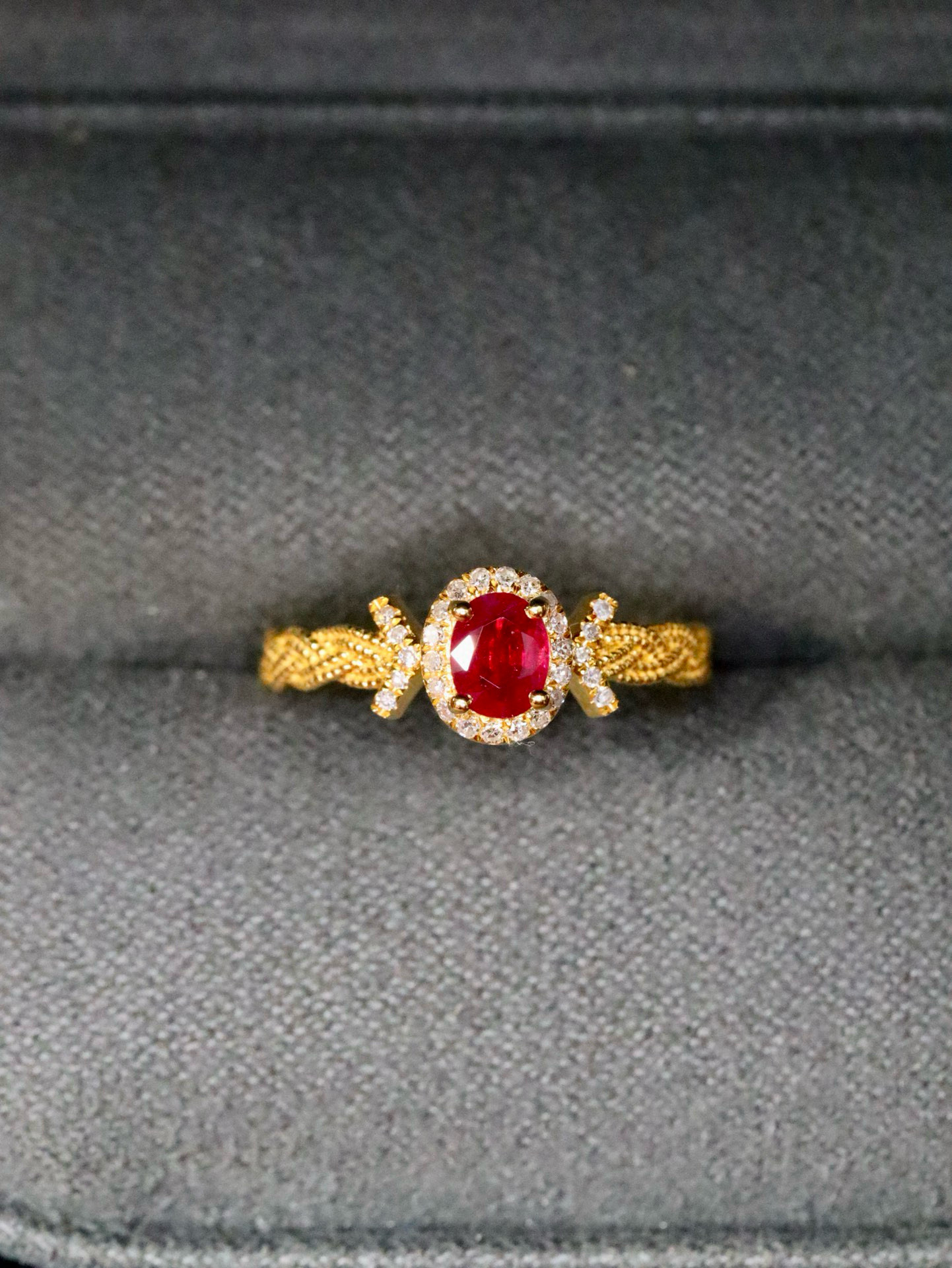 「新春」細工  K18  天然ルビー　天然ダイヤモンド　リング　純愛　女性　女王　0.45ct