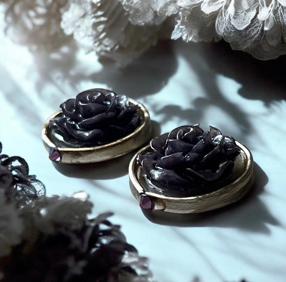 2way/くすみグレーブラックの薔薇×インド刺繍リボン×スワロのアンティークな薫り漂うニュアンス薔薇ピアス・イヤリング 9枚目の画像