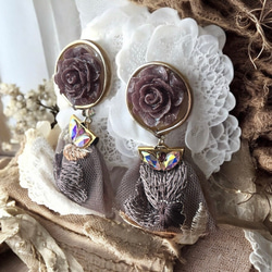 2way/くすみパープルラメの薔薇×インド刺繍リボン×スワロのアンティークな薫り漂うニュアンス薔薇ピアス・イヤリング 1枚目の画像