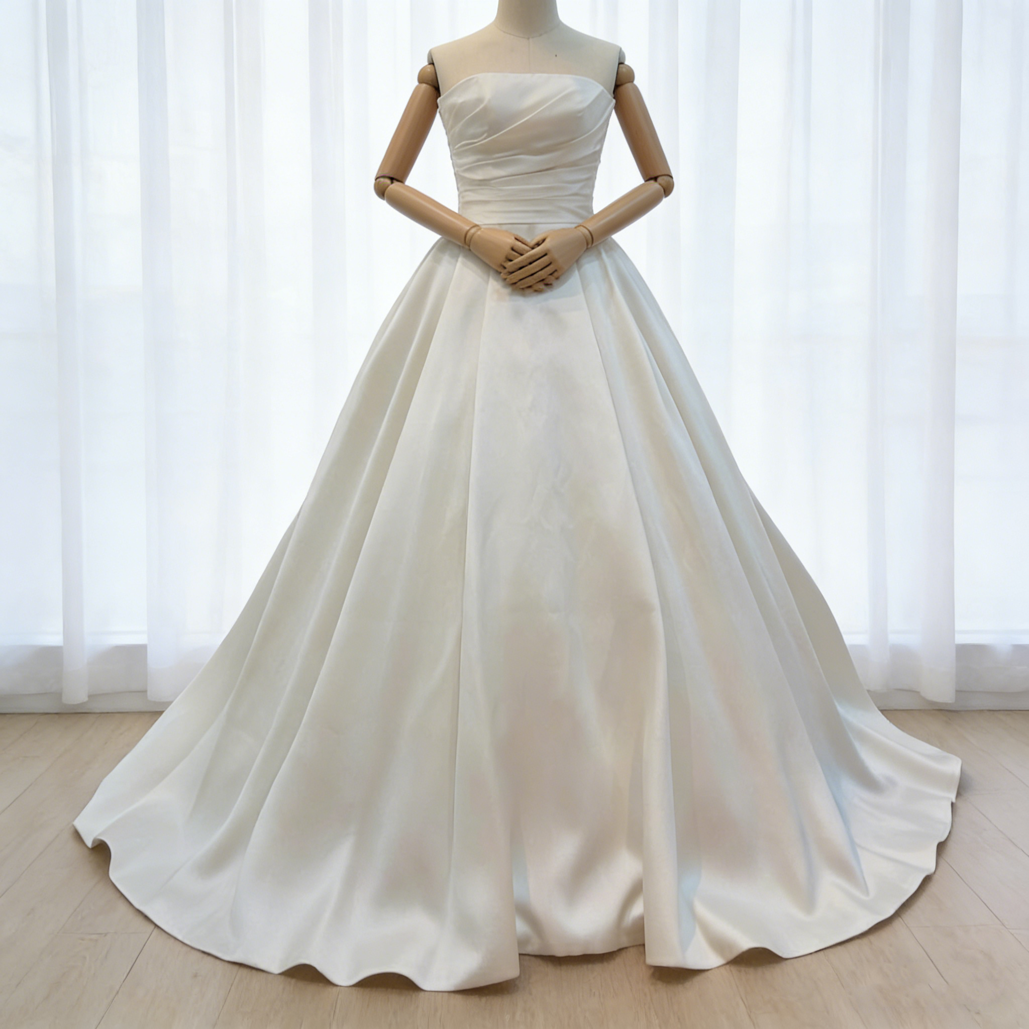 送料無料！ウエディングドレス ベアトップ ハンドドレープ オフホワイト Aライン  結婚式