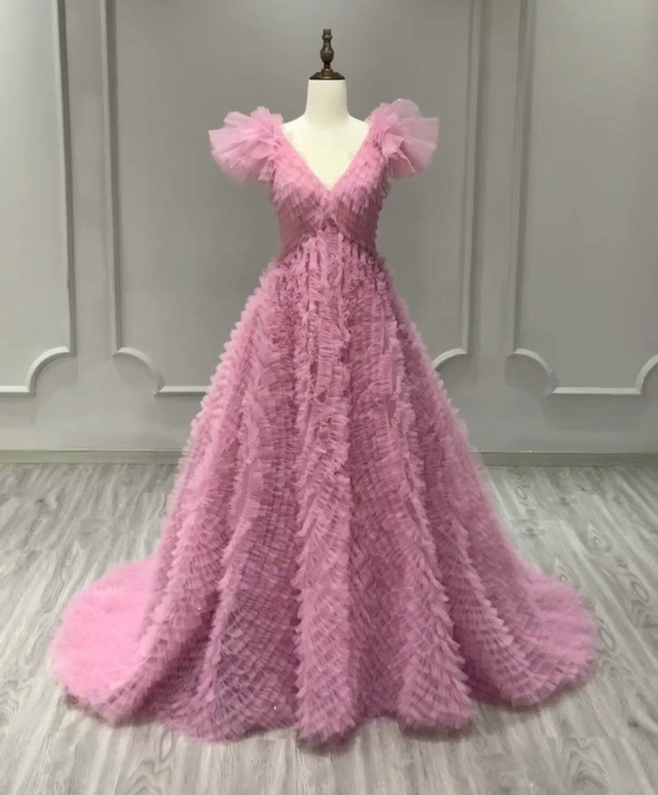 大人気新作　ピンクソフィア　ギャザー　袖あり　プリンセス　フレアスカート　カラー変更可能編み上げ　トレーン　成人式卒業会