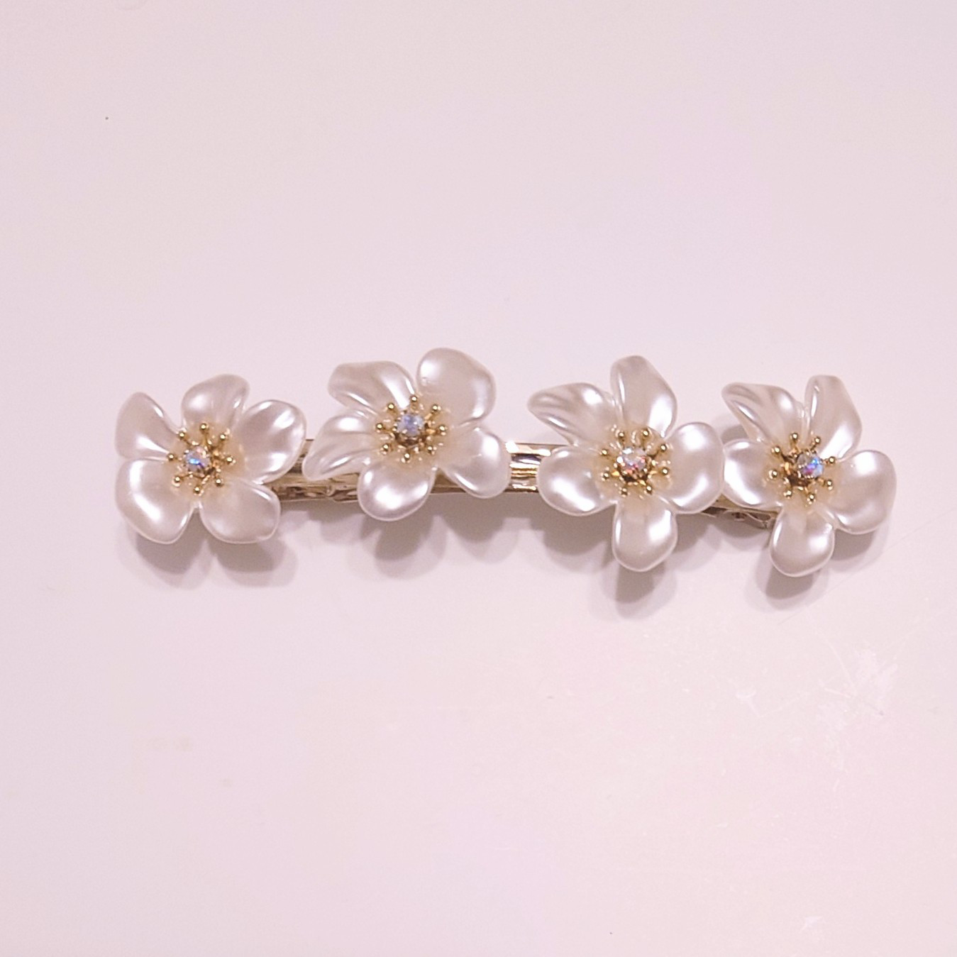 flowerフラワー✽ヘアアクセサリー✽バレッタ✽ホワイト✽アクリルーフラワー