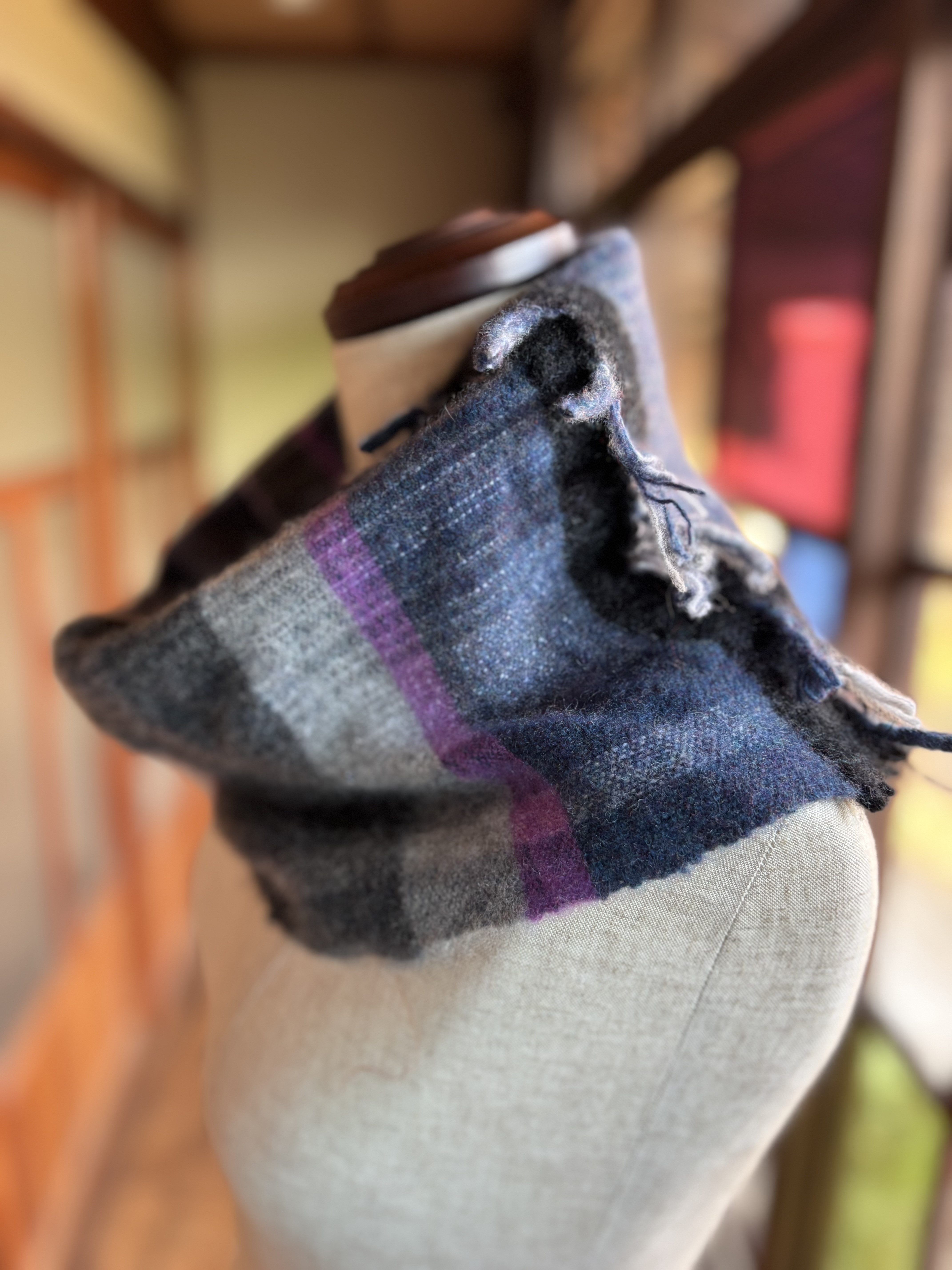 【手織り】キリッとネイビー×グレーのカシミヤスヌード【送料無料】