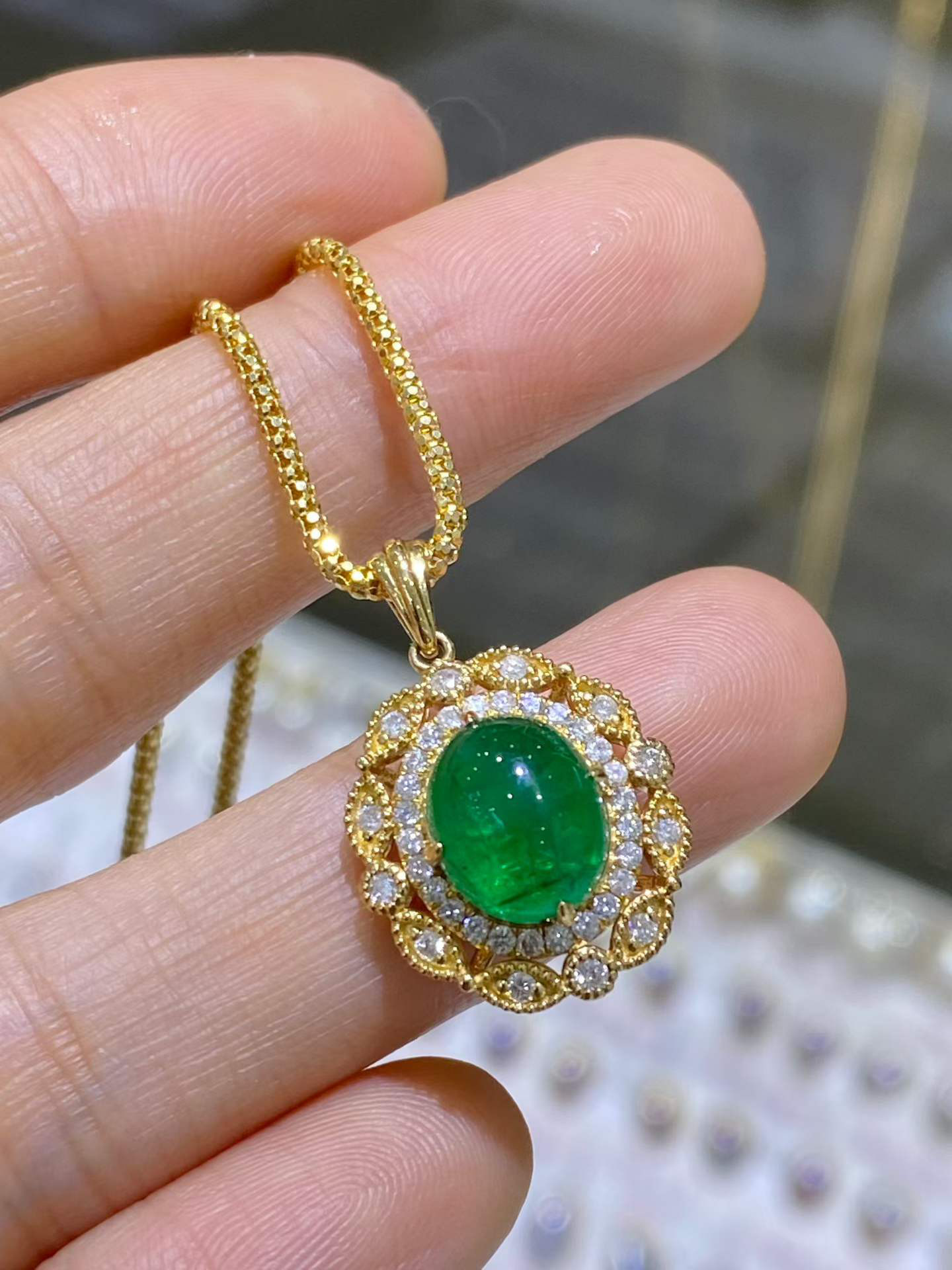 【セール価格】天然ダイヤモンド付きエメラルドペンダントトップk18 4401