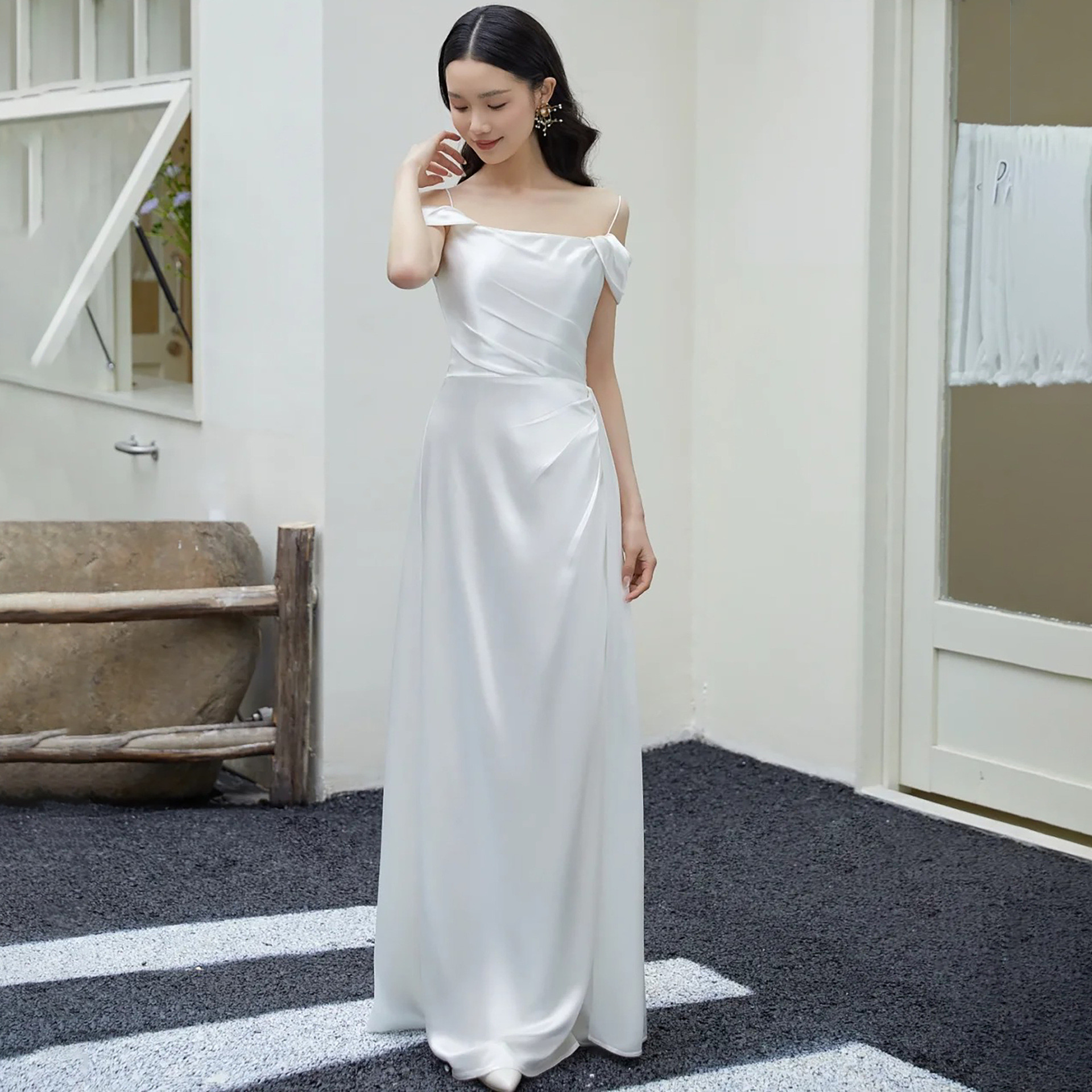 高級感 白 サテン オフショルダー ウェディングドレス シンプル 韓国風 結婚式 披露宴 演奏会 前撮り HL1118