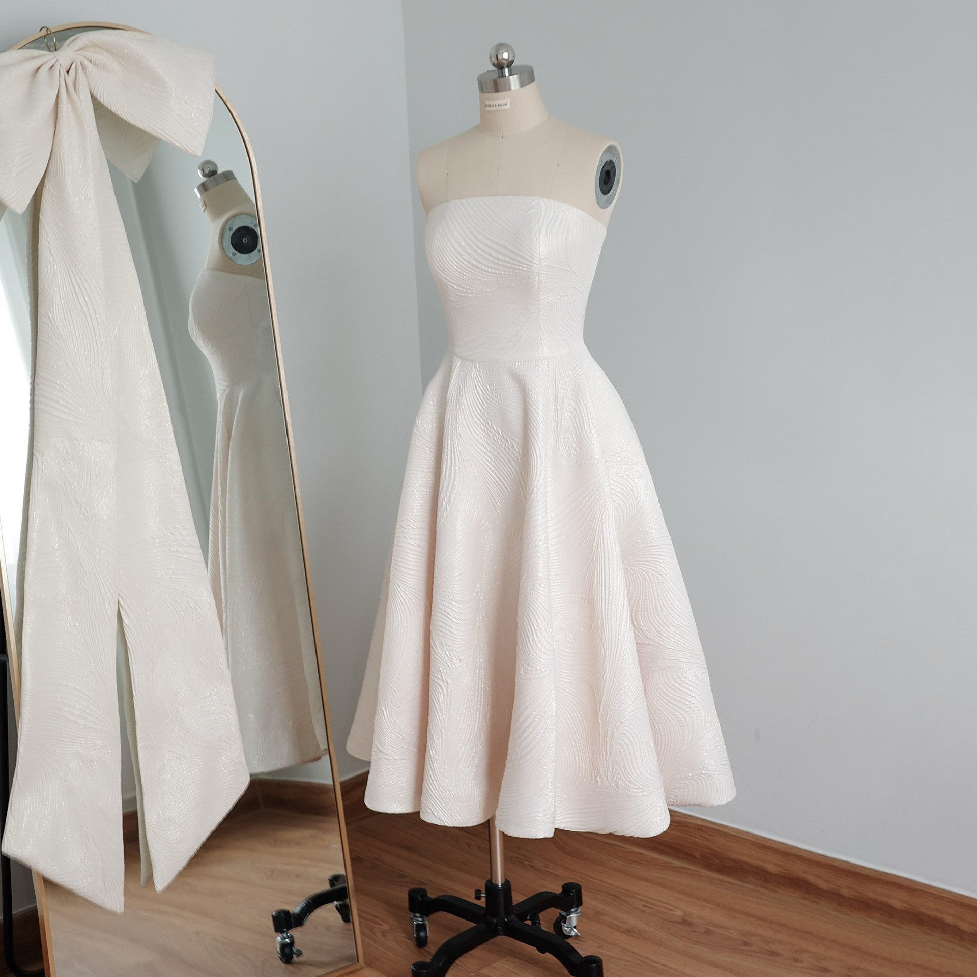 高級感 白 ノースリーブ リボン パーティードレス シンプル 韓国風 花嫁 披露宴 演奏会 前撮り HL1124