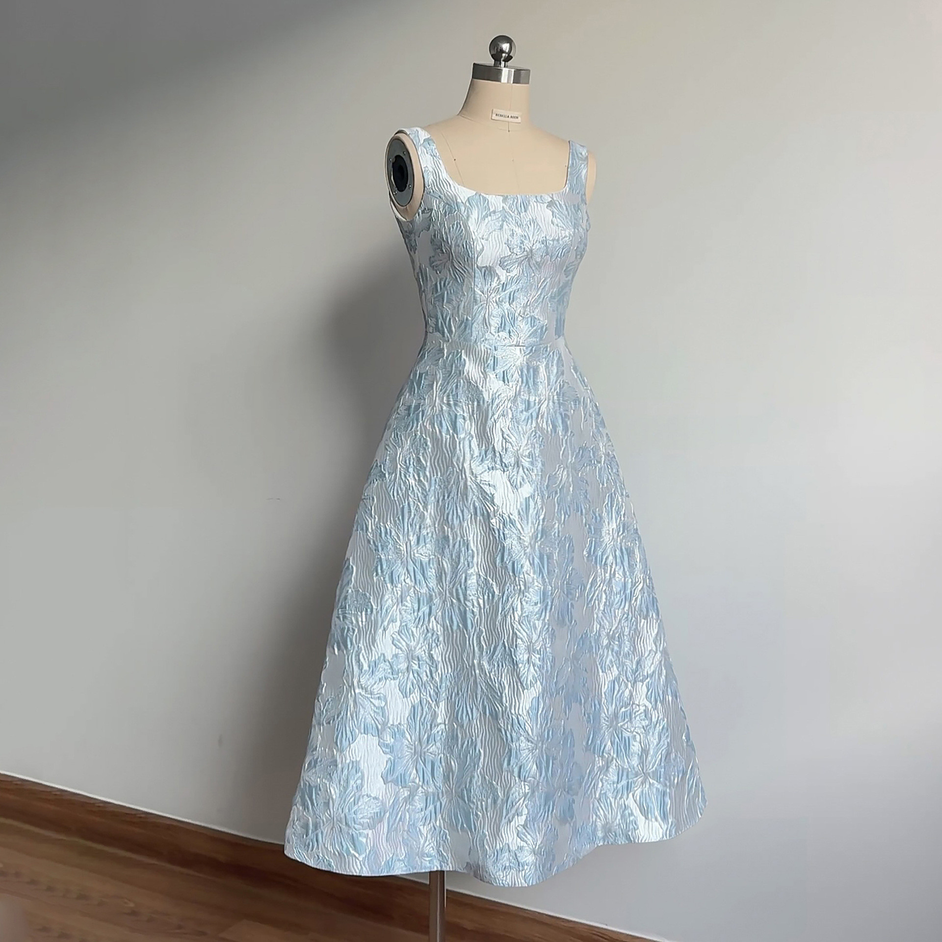 高級感 薄ピンク 薄青 花 パーティードレス シンプル 韓国風 優雅 披露宴 演奏会 前撮り HL1126