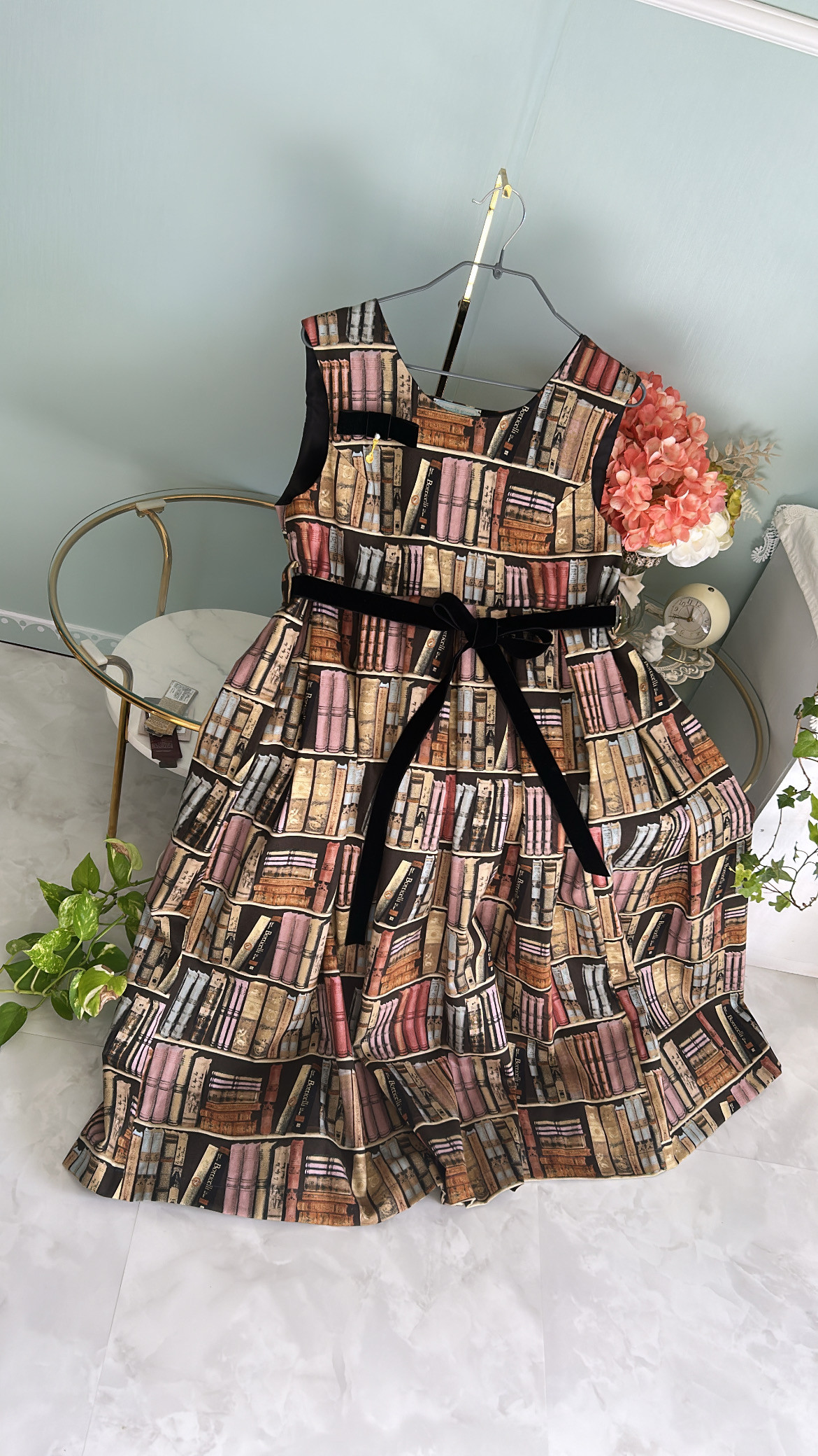 【本棚ワンピース】（総柄）