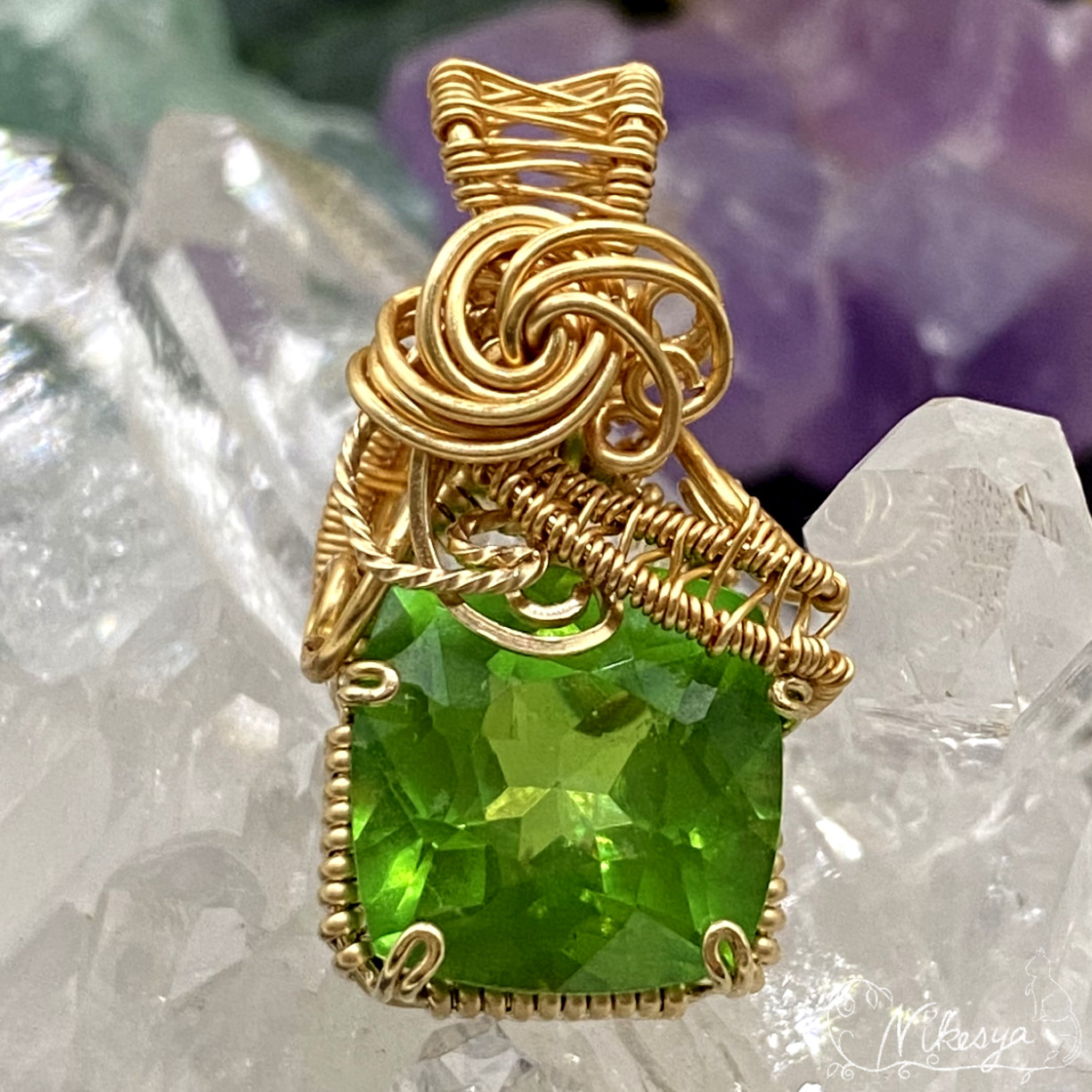 <煌めき>ペリドットのペンダントトップ【14kg】【ワイヤーアクセサリー】【8月誕生石】【送料無料】