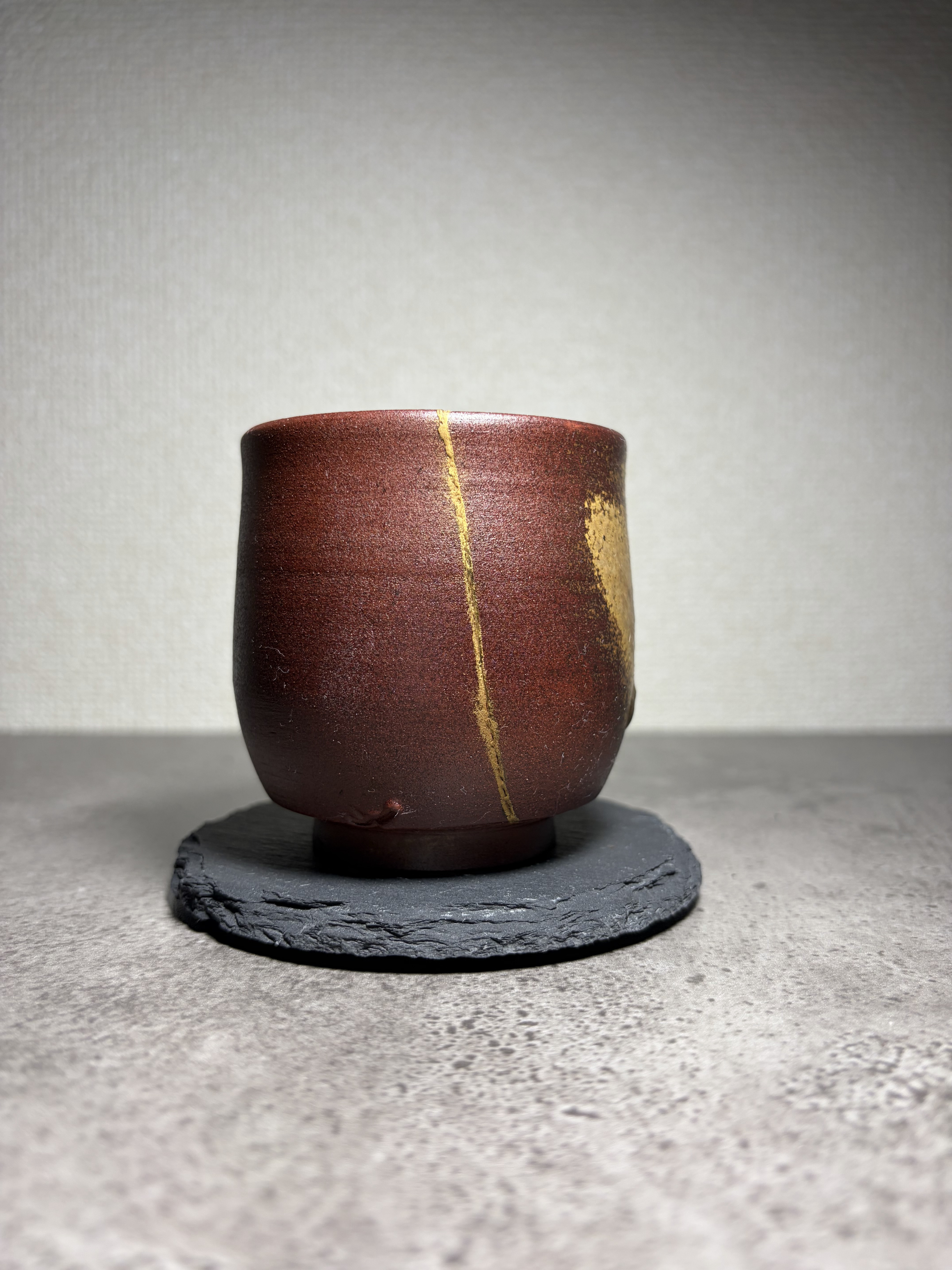 金継ぎの備前焼湯呑み － 時を継ぐ器 －