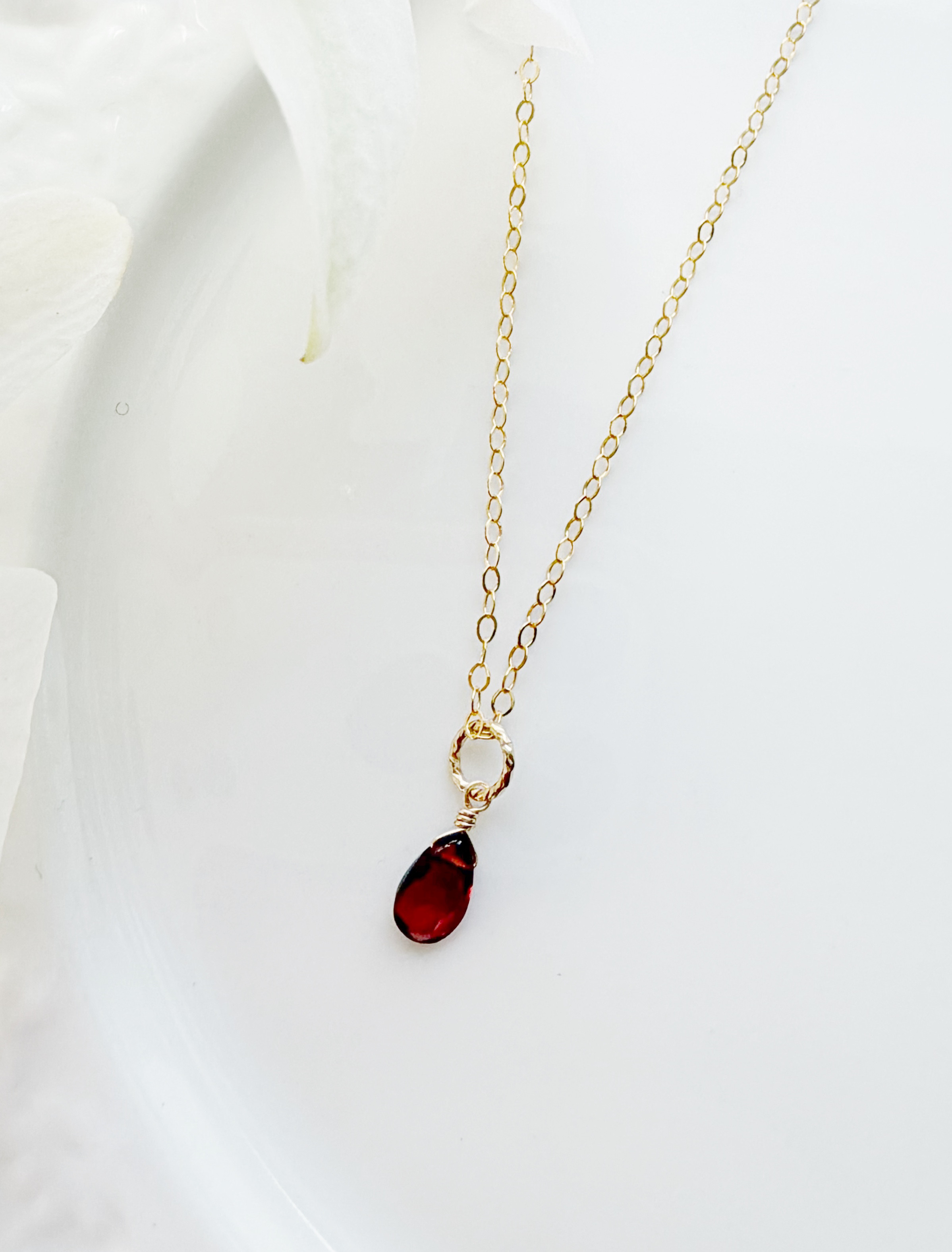 14KGF ガーネット ペアシェイプカット ネックレス
