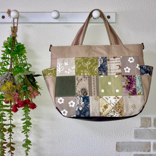 新作！お出掛けトート☆3WAY☆ショルダー紐付き☆花柄パッチワーク