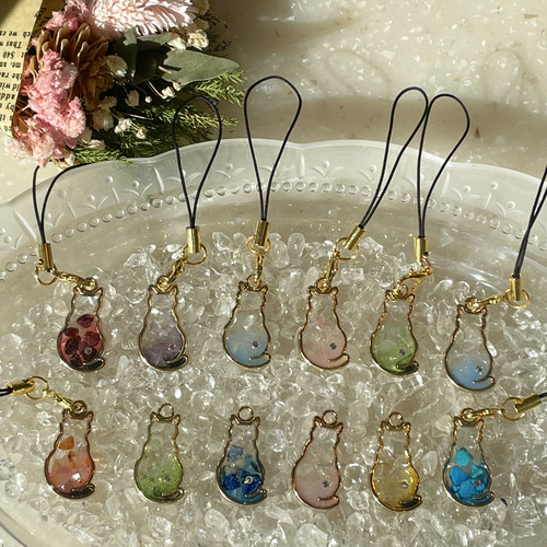 やの様】1619.水引き 正月 天然石 牡丹 じゃれ猫 レジン 根付