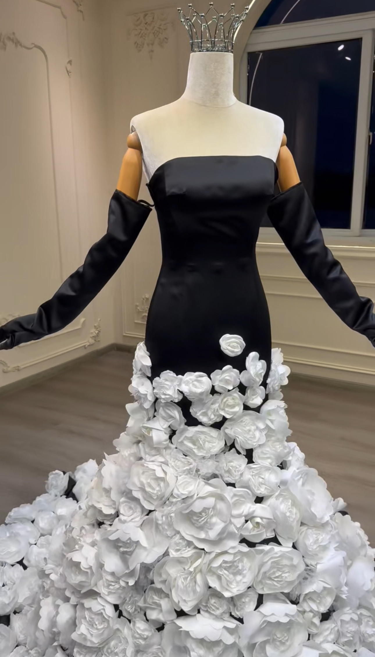 買わないと損！取り外し可能お袖　2ways ブラック　カッコイイ　カラードレス華やかなトレーン編みあげ　優雅サイズオーダ