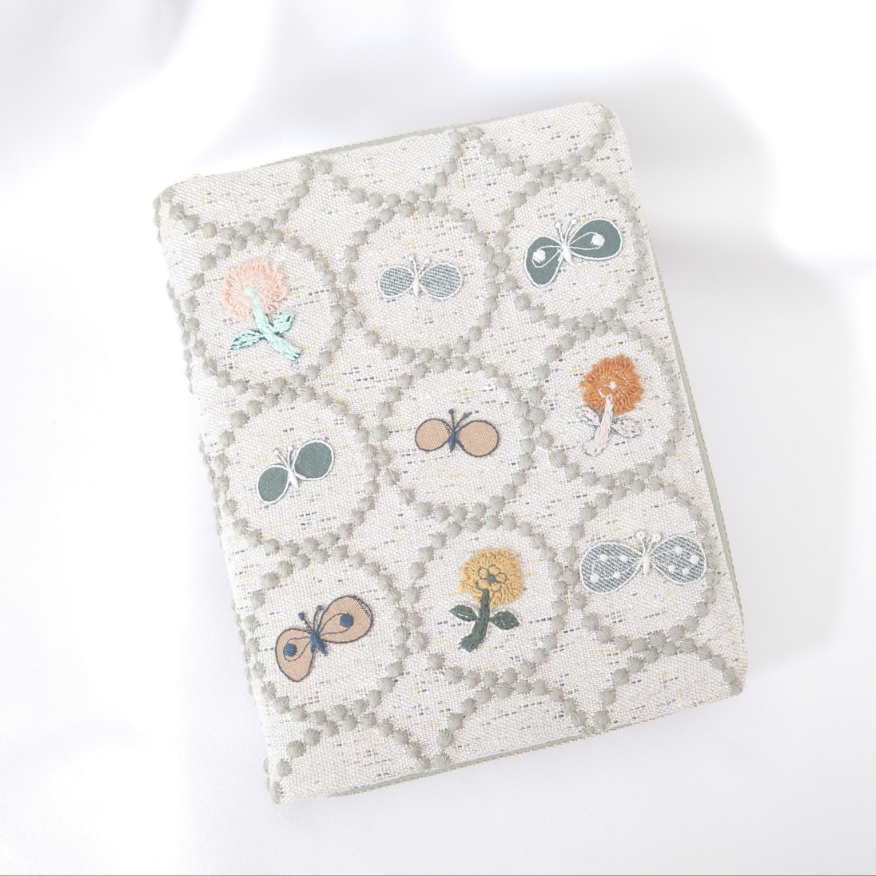 【ケース・サイズ選択】刺繍11こ ベージュ×カーキ タンバリン ブックカバー マルチケース ミナペルホネン