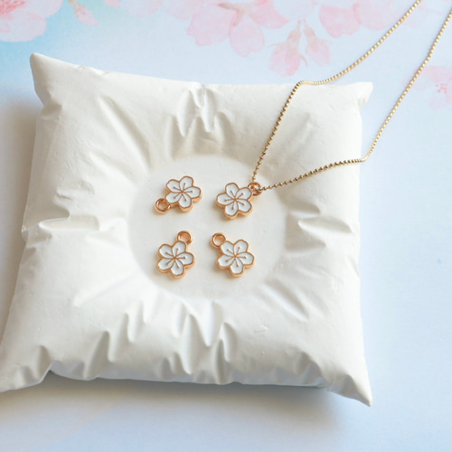 新作☆小さな桜のチャーム 桜 金属パーツ ゴールド ホワイト その他