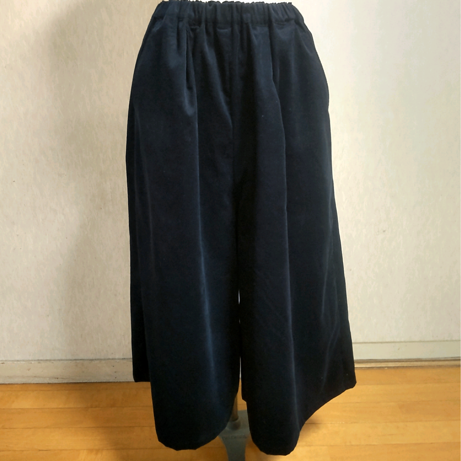 コーデュロイ  ガウチョパンツ【裏地付き】フレアーパンツ   ワイドパンツ   ネイビー  紺  コットン  綿 フリー