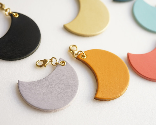 本革【月】チャーム [名入れOK] / hoshinooto /キーリング