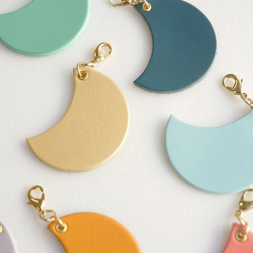 本革【月】チャーム [名入れOK] / hoshinooto /キーリング