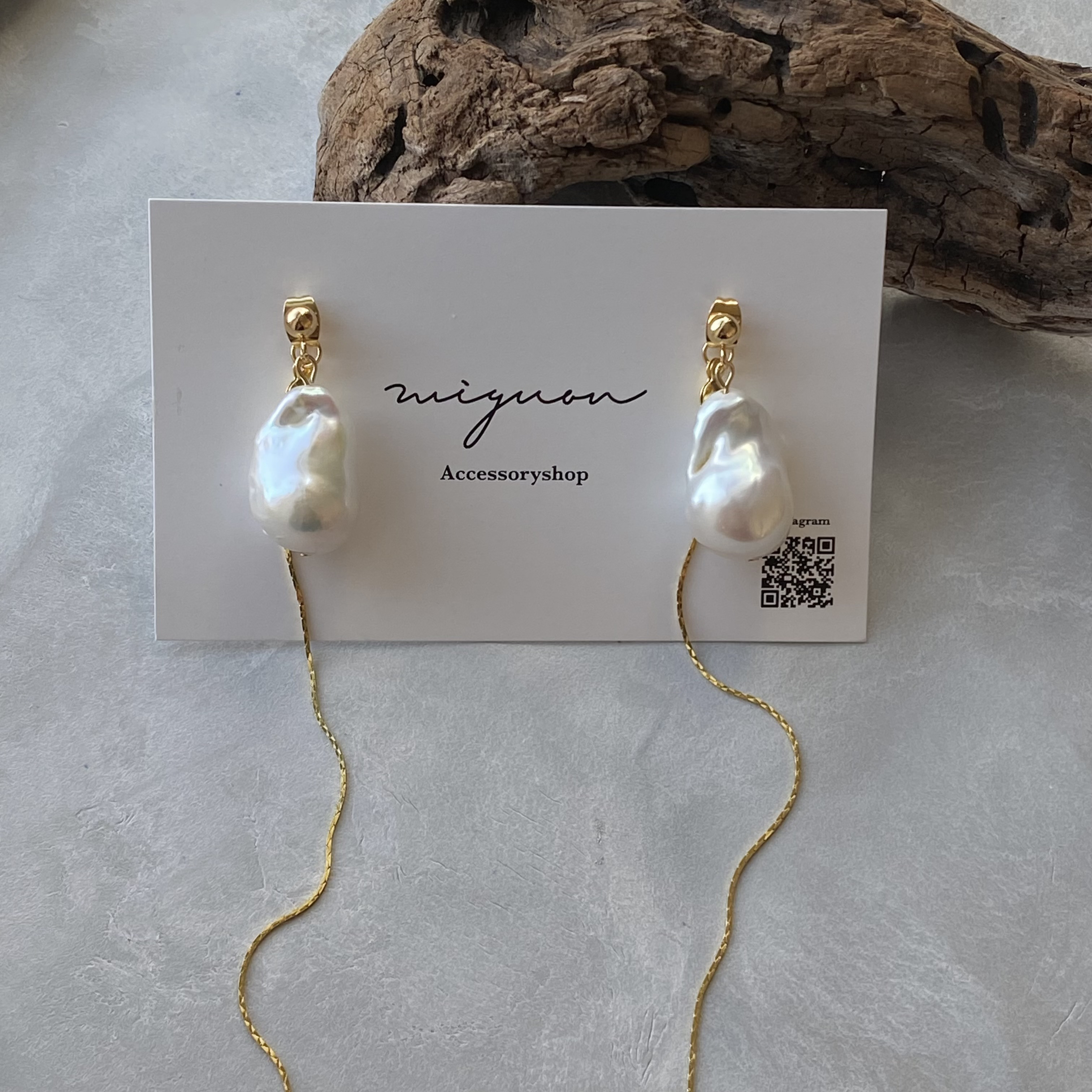 【即日発送可能】揺れるデザイン　バロックパールピアス　バロックパールイヤリング　パールピアス　パールイヤリング