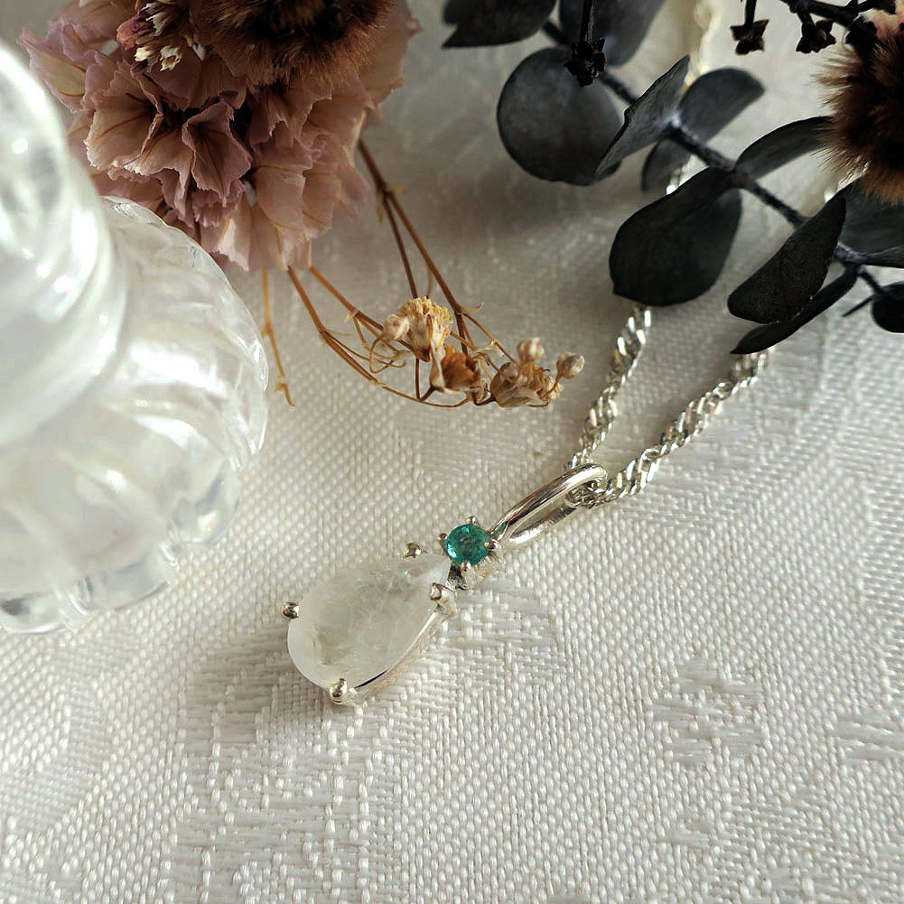 新作2026＊ユークレース＋エメラルド シルバー 天然石ペンダント｜シンプル・爪留め｜デイリーユース・レディース