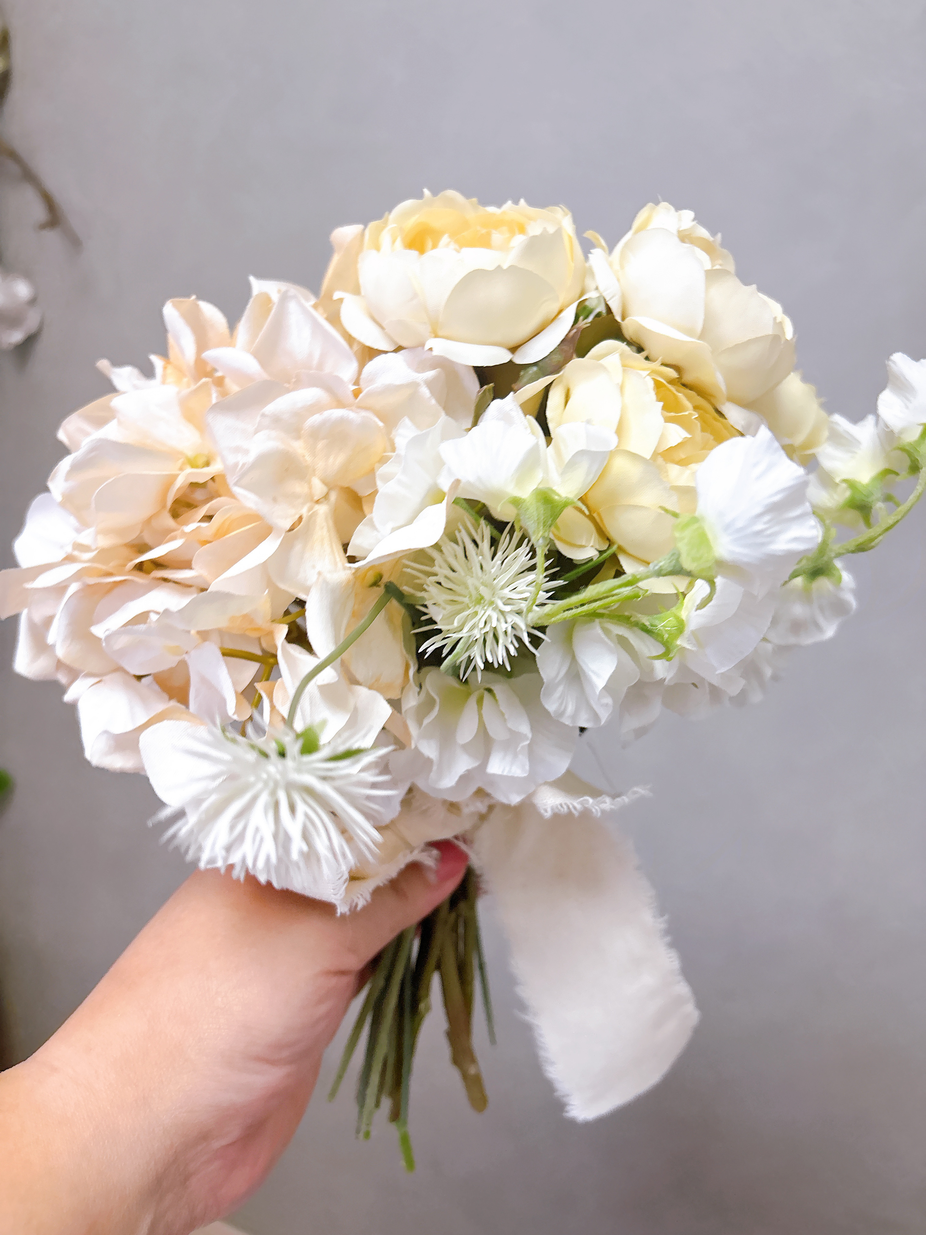 送料無料　明るいベージュホワイトのブーケ　ウエディングや七五三やプレゼントに　アーティフィシャルフラワー
