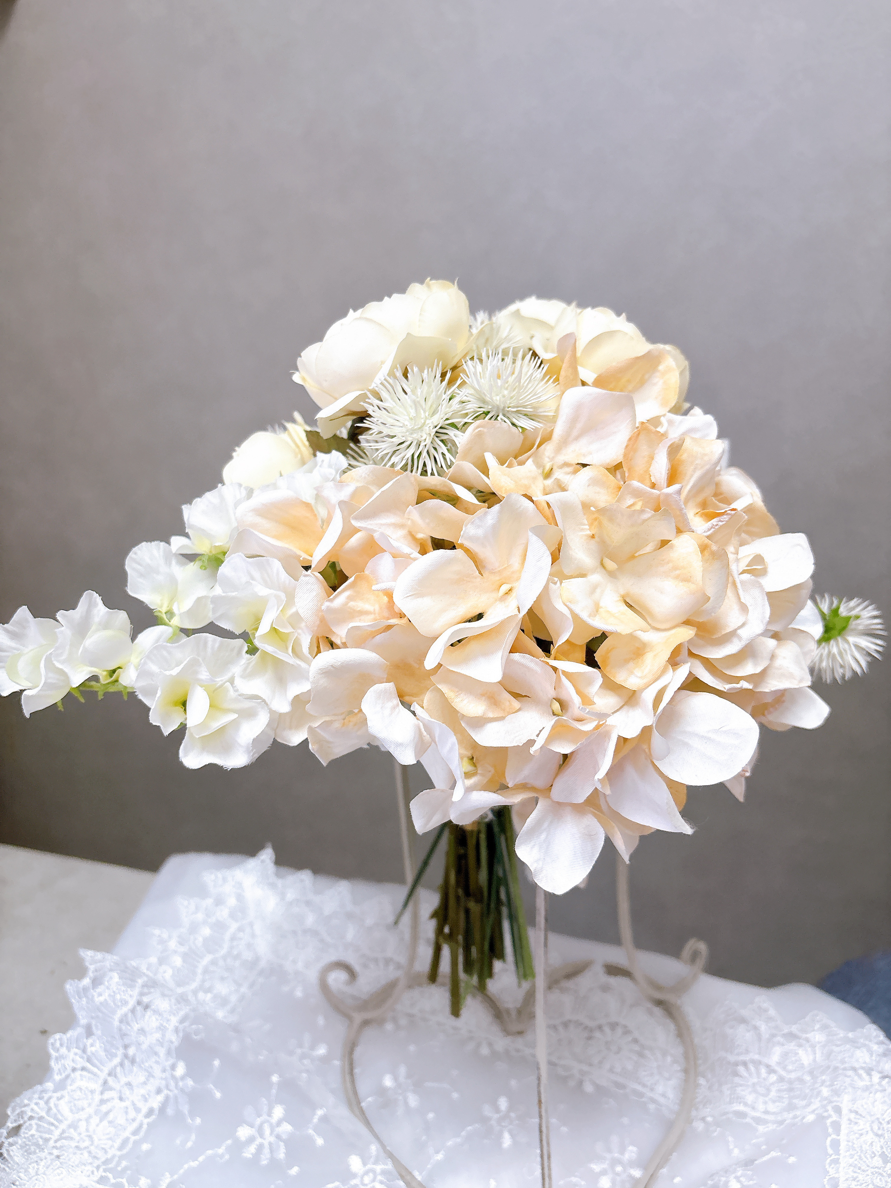 送料無料　明るいベージュホワイトのブーケ　ウエディングや七五三やプレゼントに　アーティフィシャルフラワー