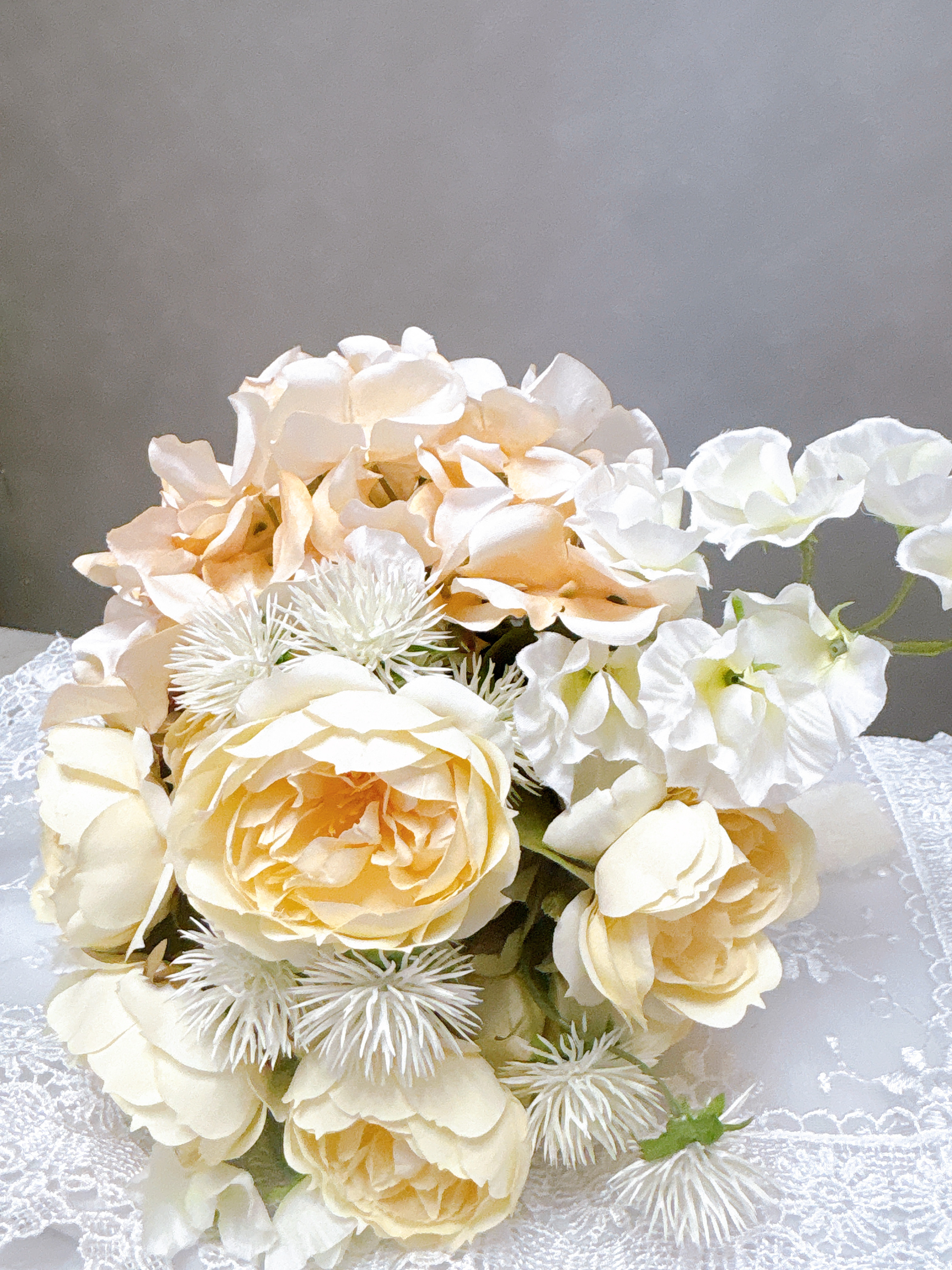 送料無料　明るいベージュホワイトのブーケ　ウエディングや七五三やプレゼントに　アーティフィシャルフラワー