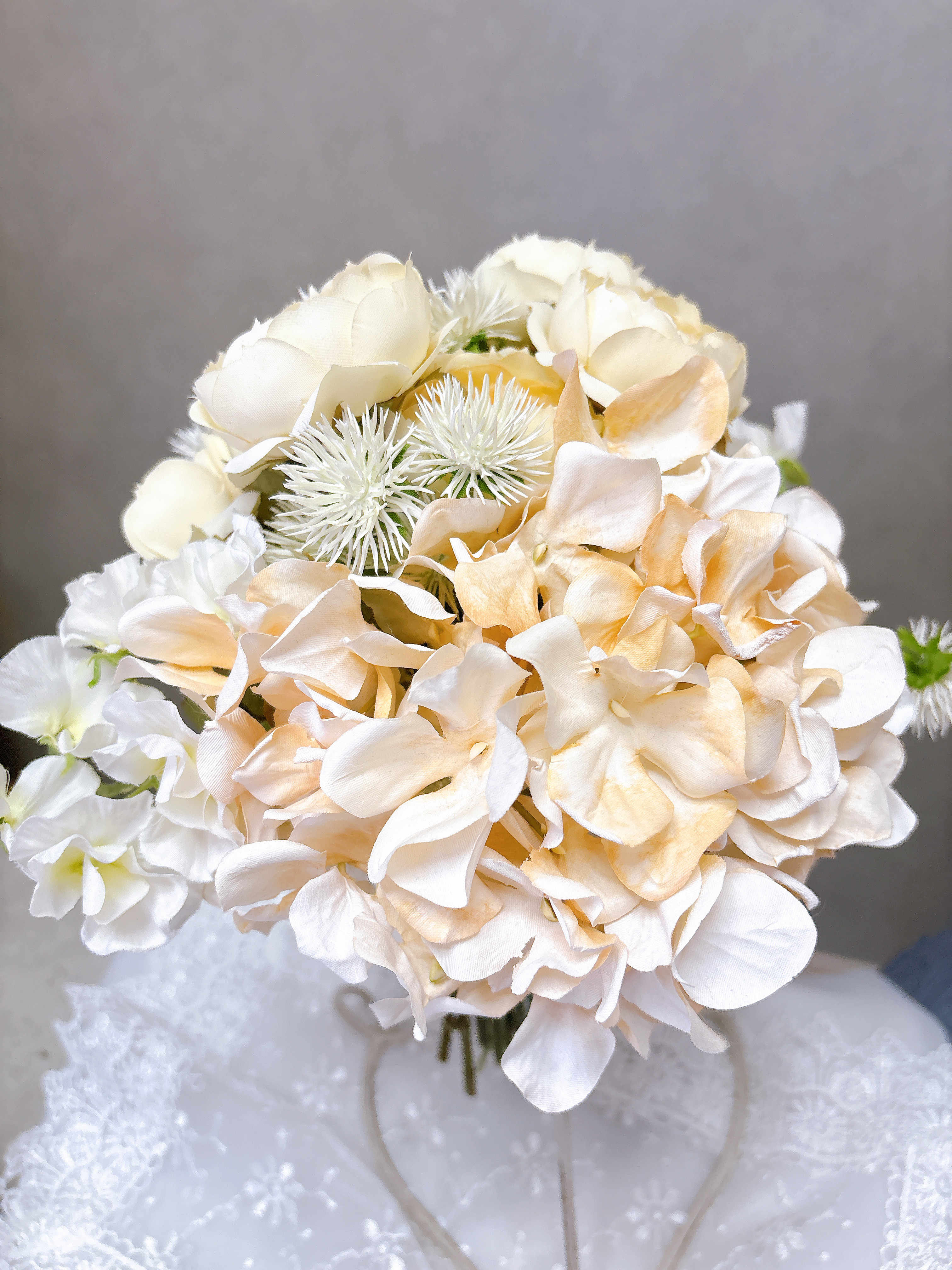 送料無料　明るいベージュホワイトのブーケ　ウエディングや七五三やプレゼントに　アーティフィシャルフラワー