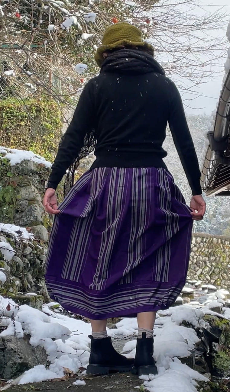 訳あり品特価銘仙着物リメイクコクーンスカート紫ボリューム控えめバルーン裏地なしsk−0008