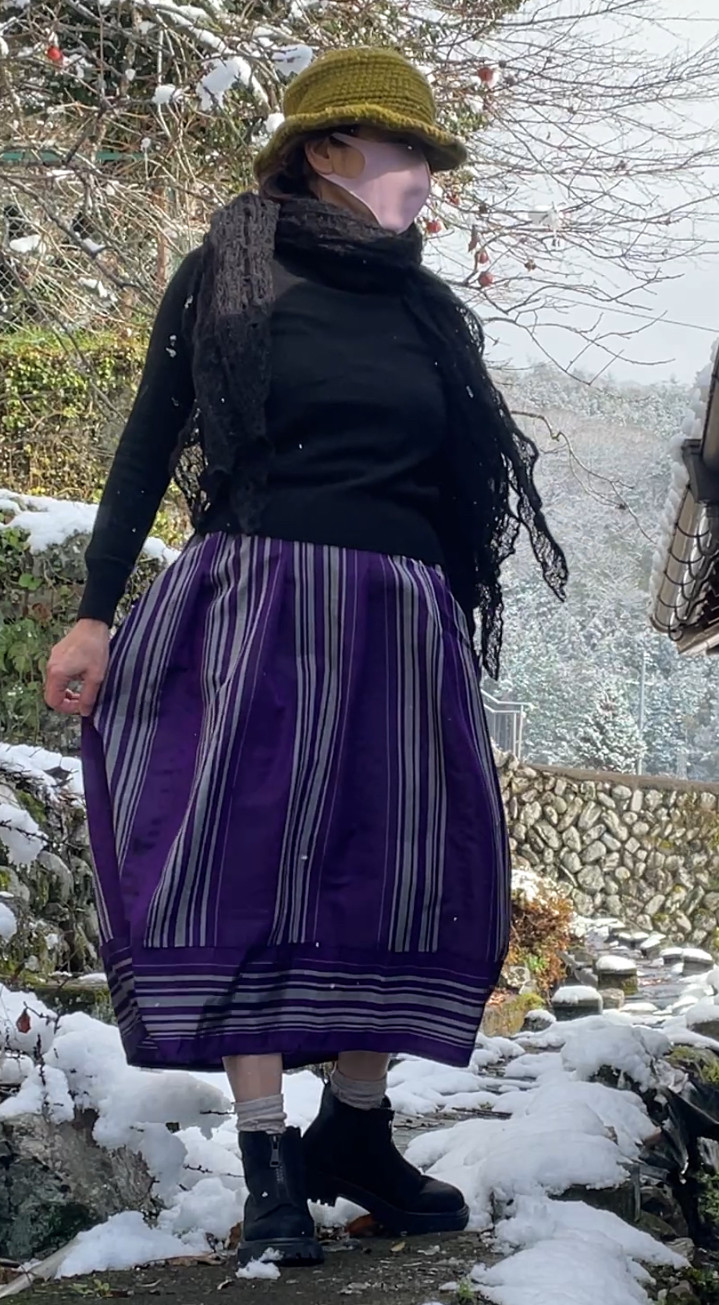 訳あり品特価銘仙着物リメイクコクーンスカート紫ボリューム控えめバルーン裏地なしsk−0008