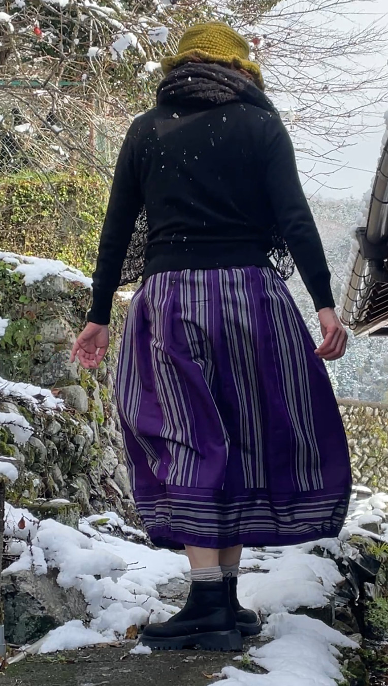 訳あり品特価銘仙着物リメイクコクーンスカート紫ボリューム控えめバルーン裏地なしsk−0008