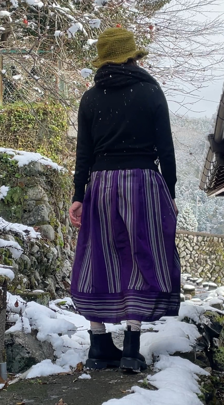 訳あり品特価銘仙着物リメイクコクーンスカート紫ボリューム控えめバルーン裏地なしsk−0008