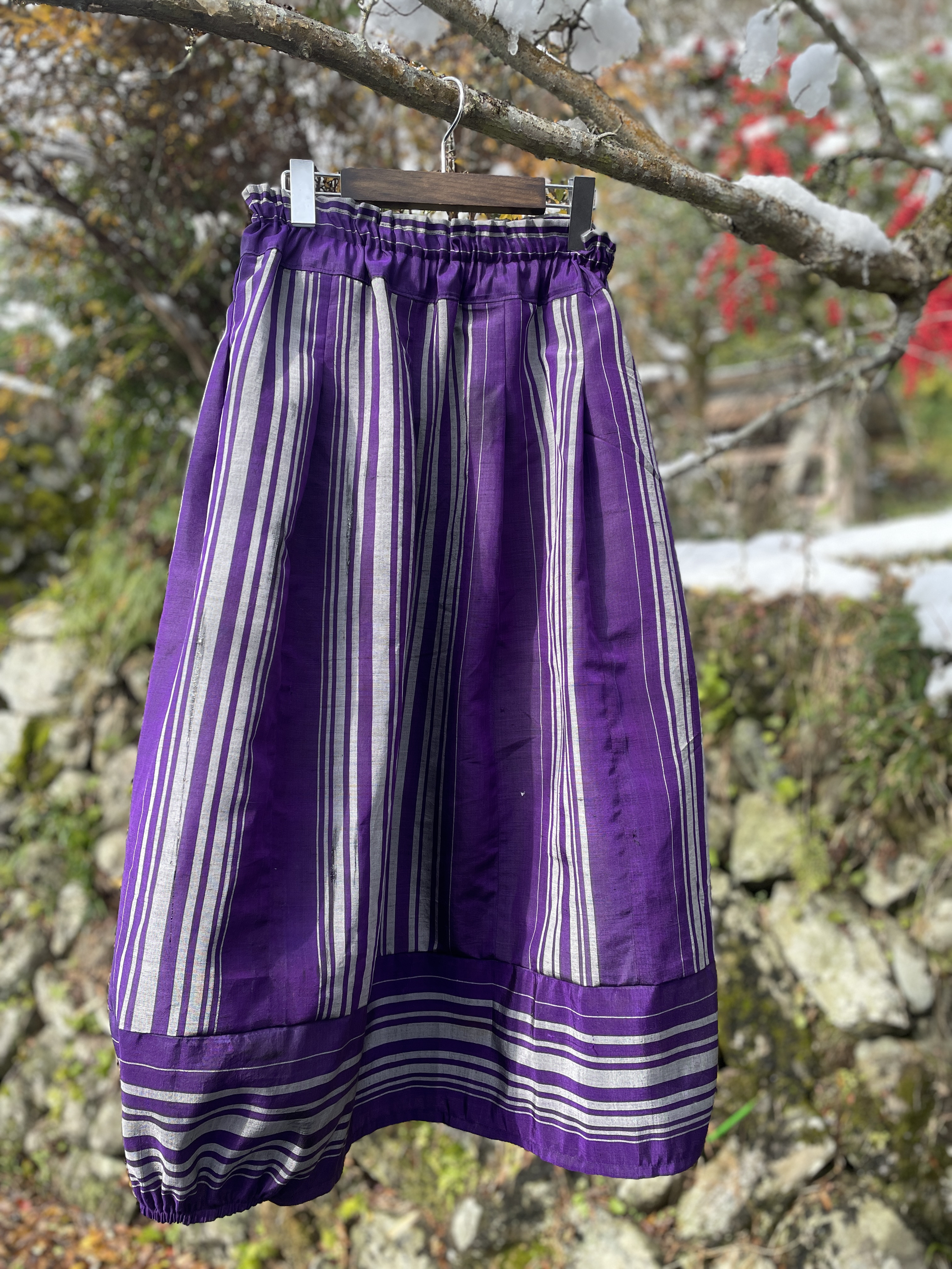 訳あり品特価銘仙着物リメイクコクーンスカート紫ボリューム控えめバルーン裏地なしsk−0008