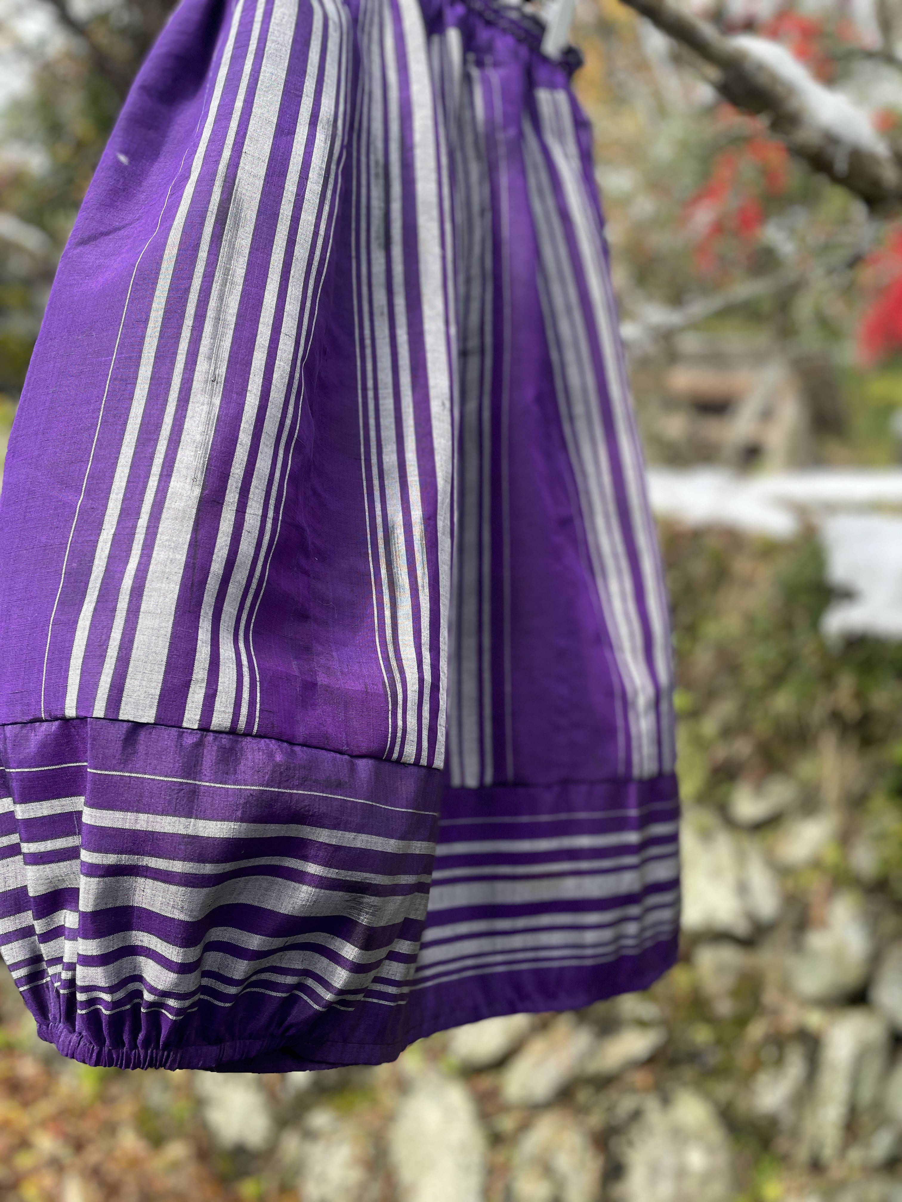 訳あり品特価銘仙着物リメイクコクーンスカート紫ボリューム控えめバルーン裏地なしsk−0008