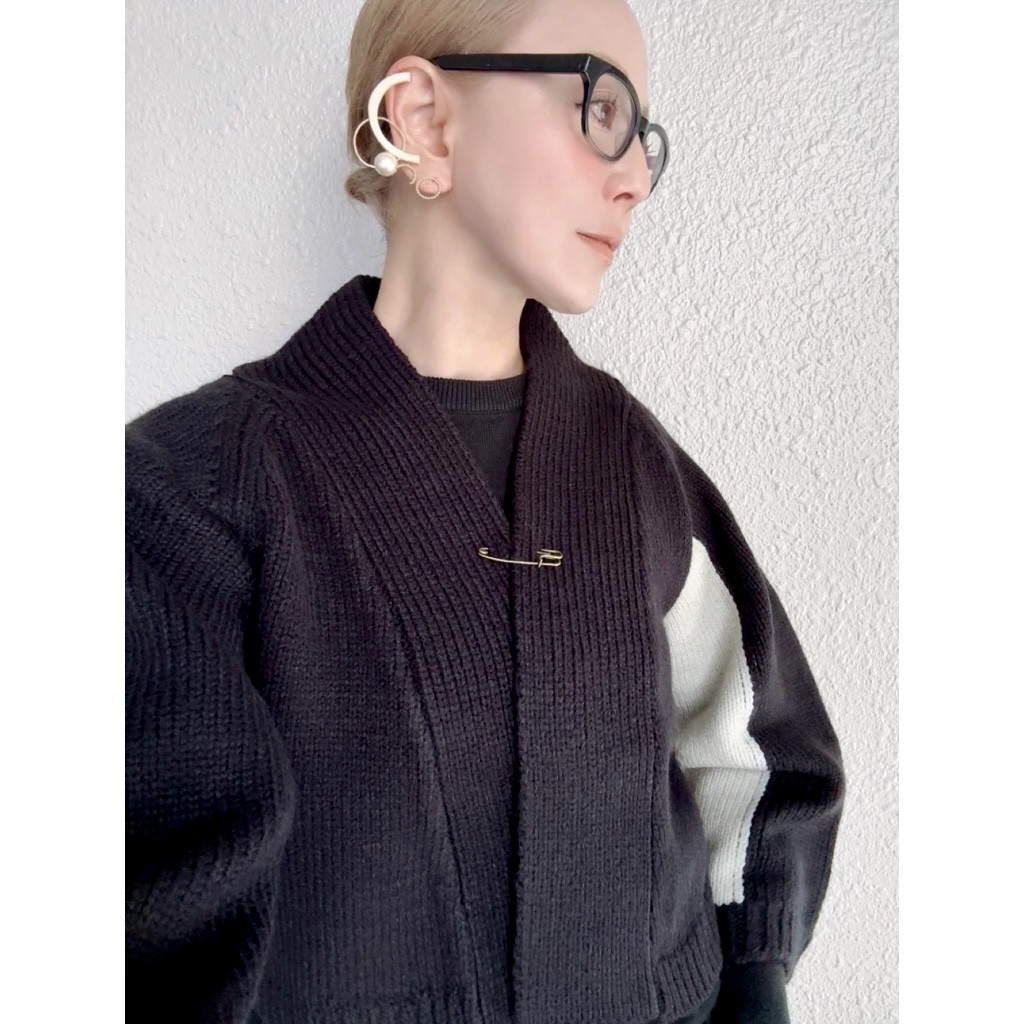 長さ選べる❤️RATAオリジナル❤️大人女性のためのショールニット❤️アシンメトリー配色袖❤️モードBLACK❤️ピン付