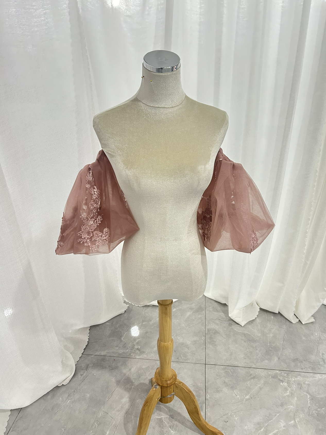 ピンク パフスリーブ ストレッチ ソフトチュール 繊細レース お色直し 花嫁