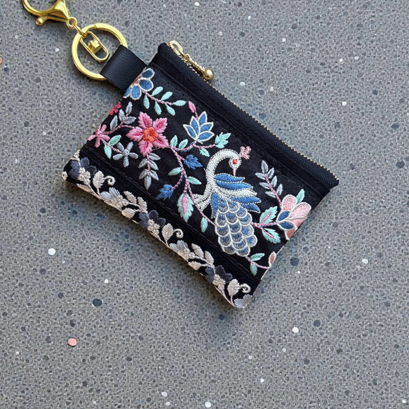 新作】クジャクとお花/インド刺繍×帆布/キーホルダー付きフラット