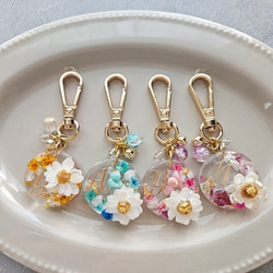 可愛いお花のキーホルダー〕ドライフラワー クリスタルさざれ