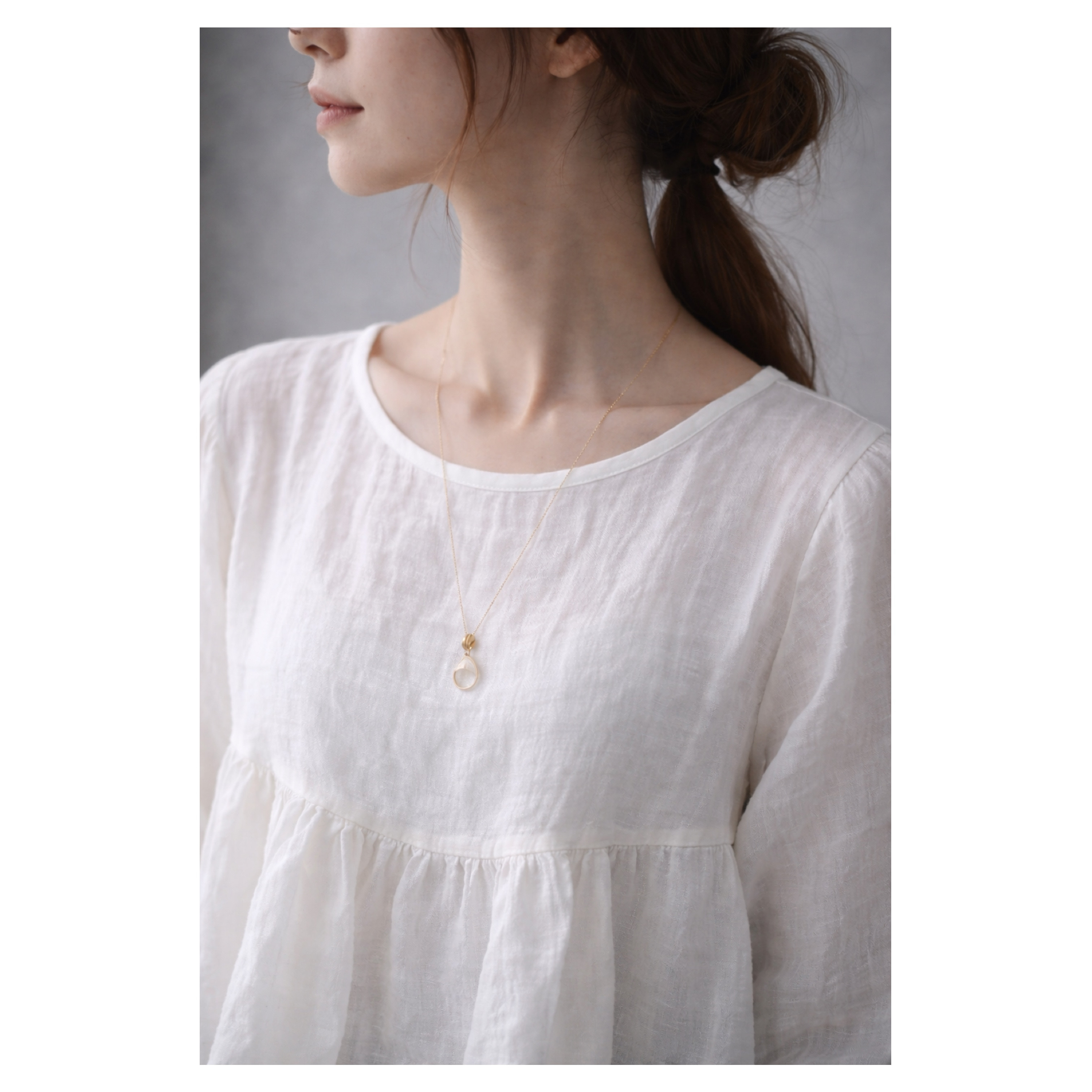 こだわりリネンギャザーブラウス／くったり柔らか上質なベルギーリネンブラウス／ギャザーリボンチュニック／オフホワイト