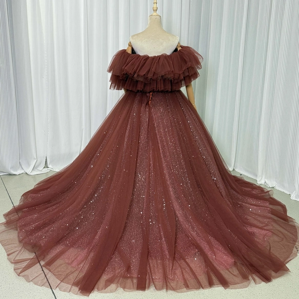 実例写真！カラードレス ワインレッド オフショルダー キラキラ光る刺繍 華やか アンティークなドレス 結婚式