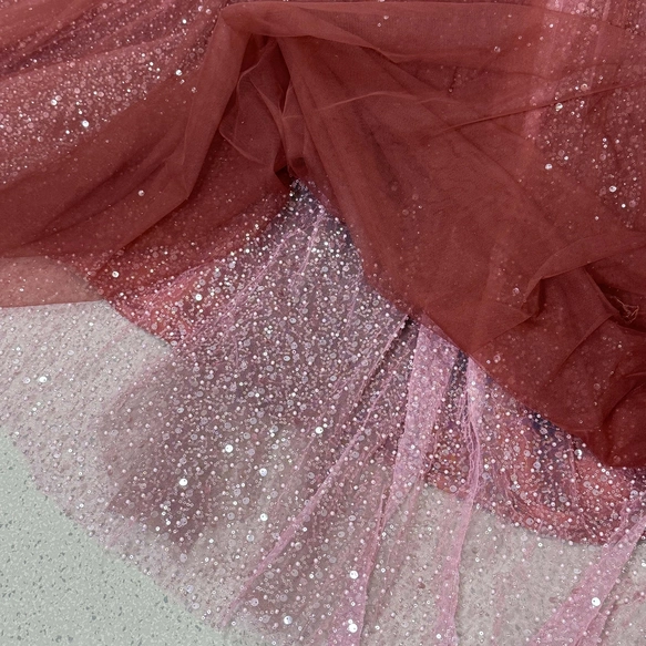 実例写真！カラードレス ワインレッド オフショルダー キラキラ光る刺繍 華やか アンティークなドレス 結婚式