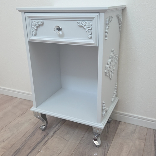 ロココ調 猫脚が可愛い 白のナイトテーブル｜サイドテーブル サイド