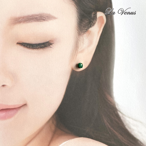 ✴︎深い森の記憶✴︎ つけっぱなしOK 天然 マラカイト 丸玉ピアス