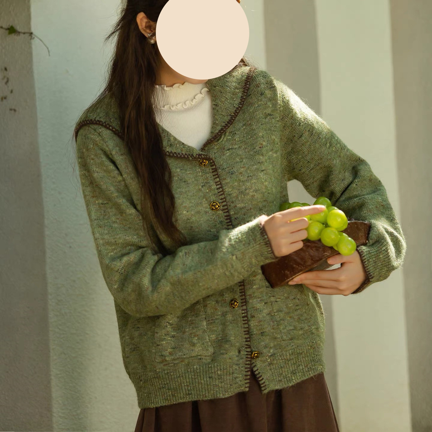 通勤 通学 春色ニットのカーディガン