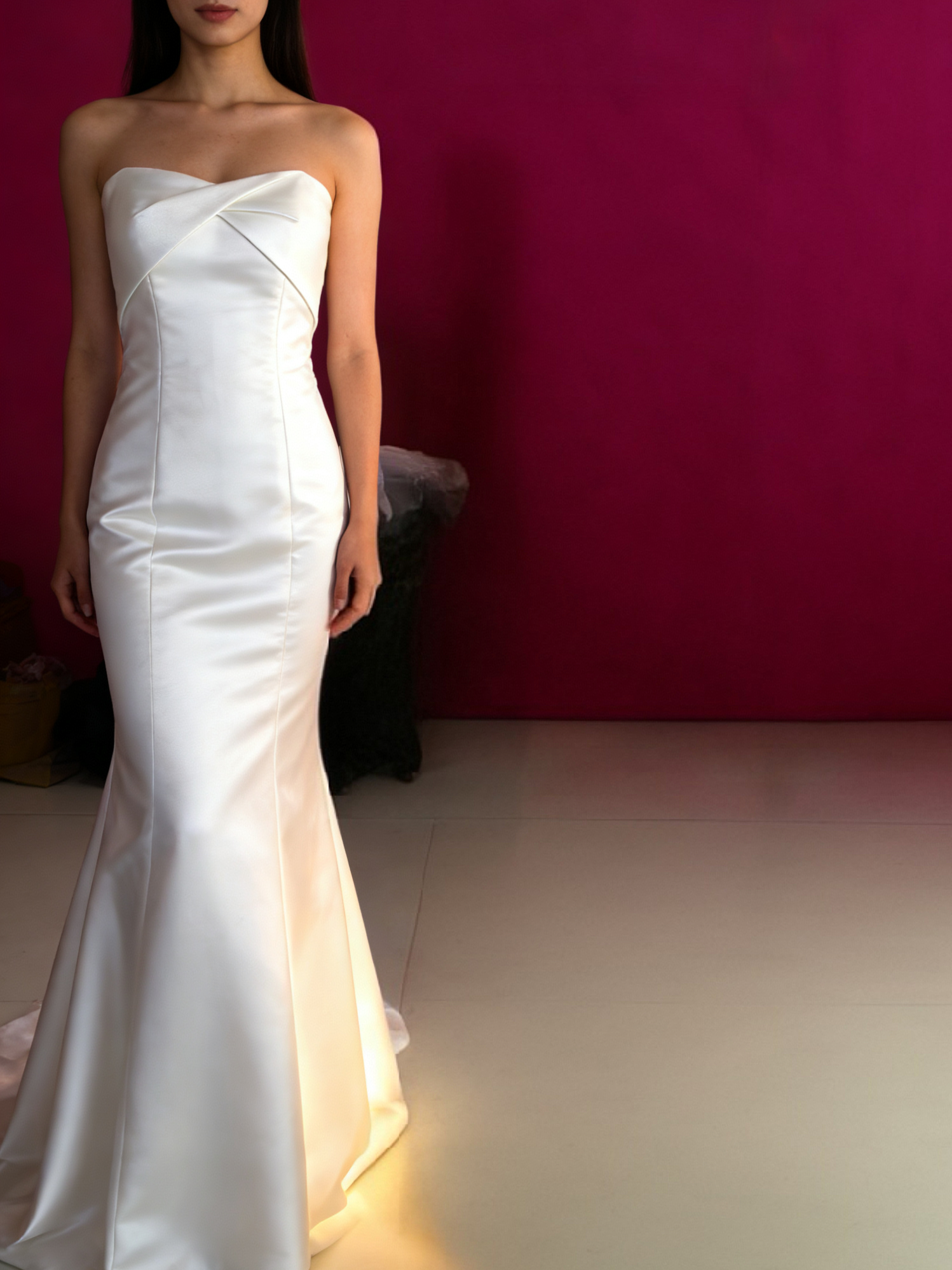 クールエレガント オフホワイトサテンウェディングドレス ソフトヒップ