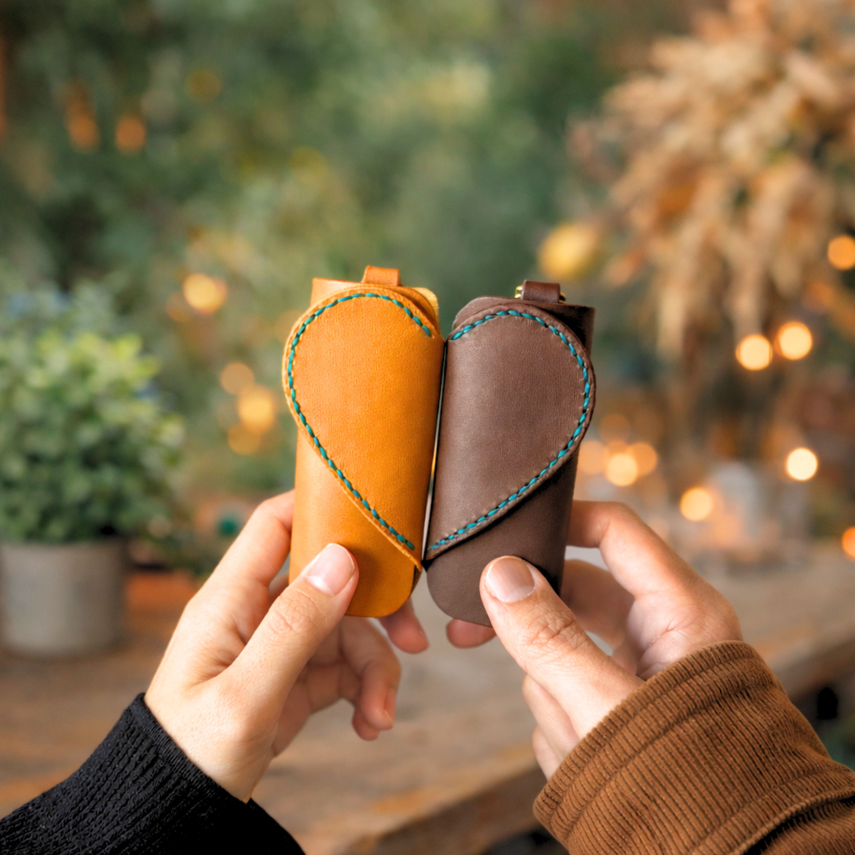 《名入れ無料》お揃いで使いたい ハートデザインのペアキーケース