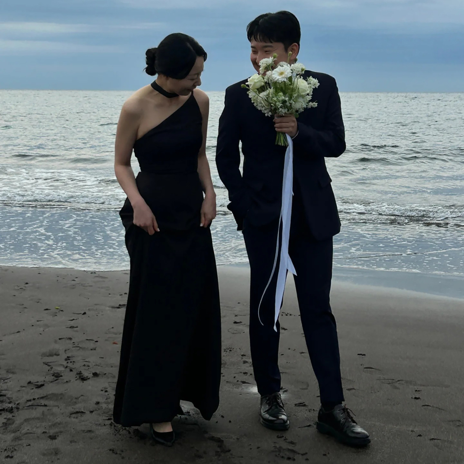 高級感 黒 ノースリーブ パーティードレス 韓国風 結婚式 花嫁 披露宴 誕生日 成人式 前撮り HL1131